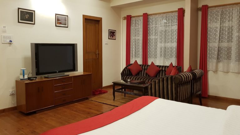 woodland hill stay king room with MV13